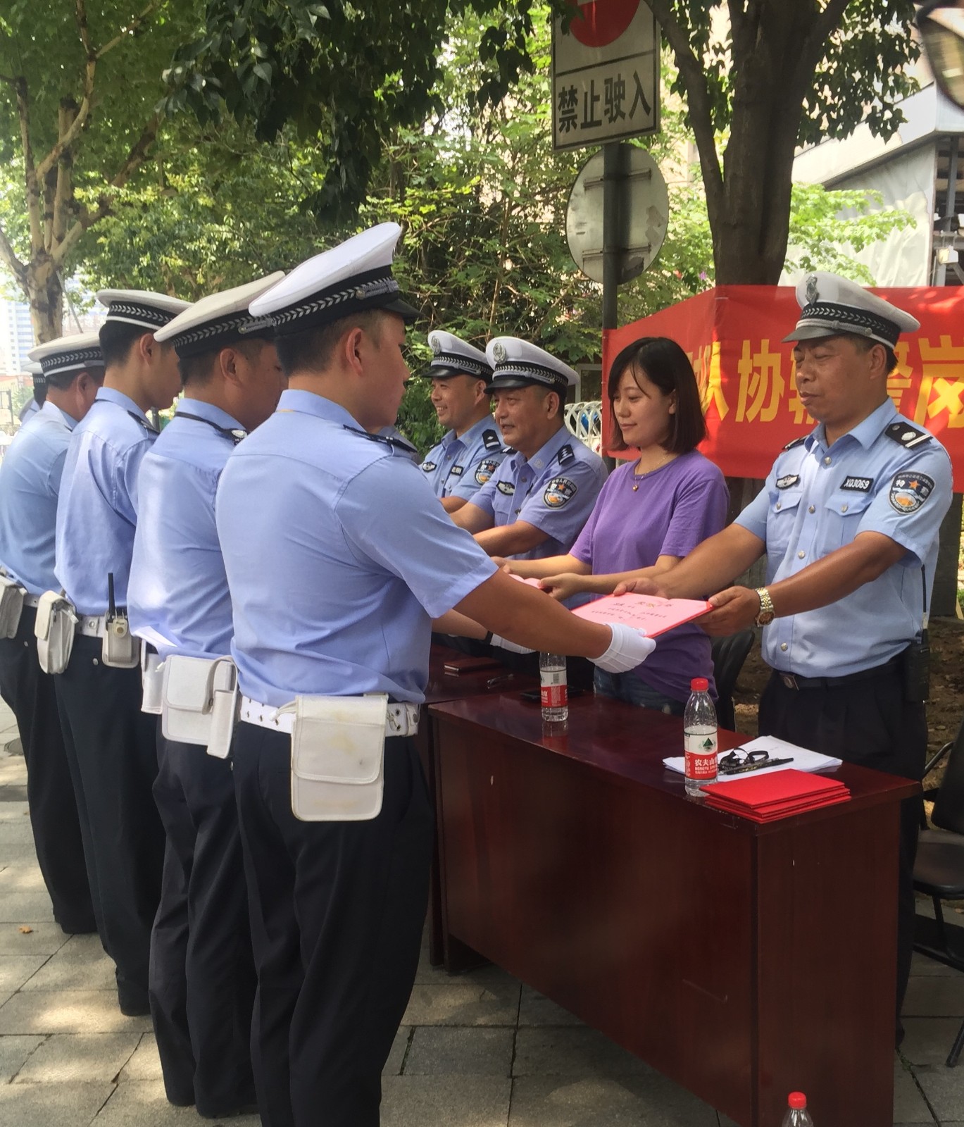 烈日送清涼 感恩你我他.jpg